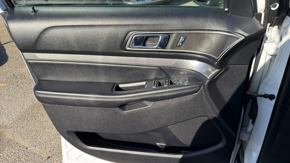 Ford Explorer photo 21