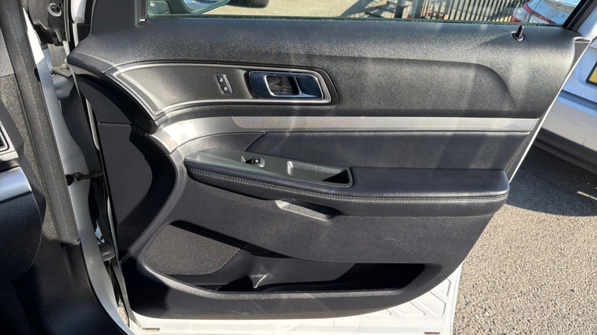 Ford Explorer photo 22