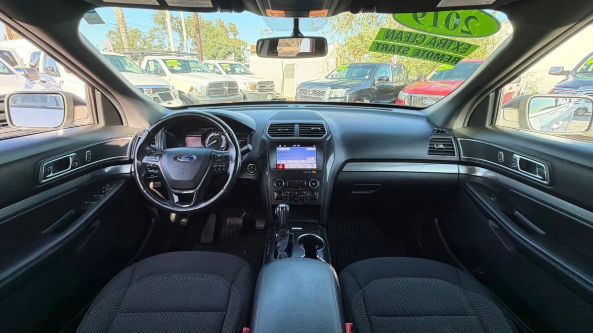 Ford Explorer photo 26