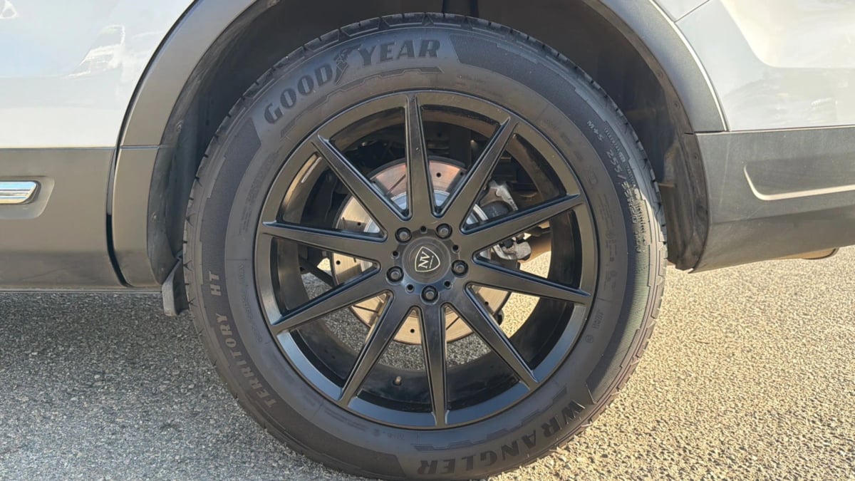 Ford Explorer photo 27