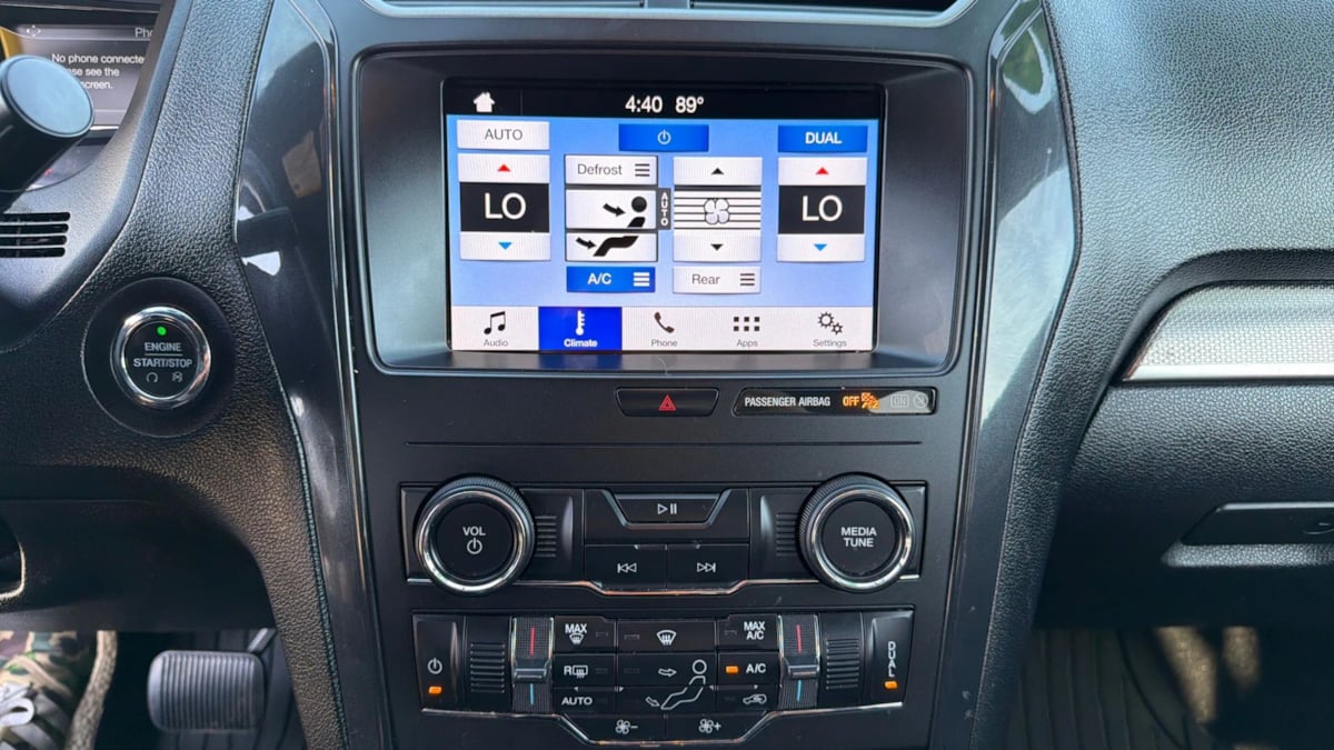 Ford Explorer photo 30