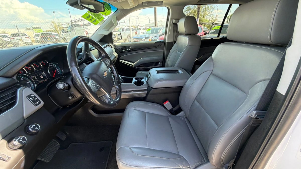 Chevrolet Suburban photo 10