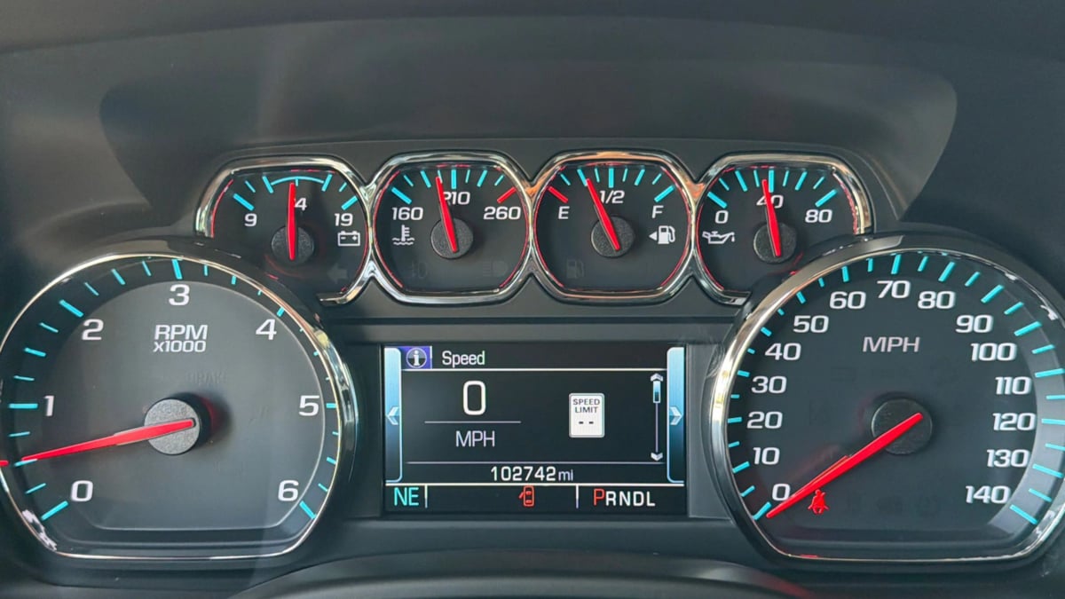 Chevrolet Suburban photo 18