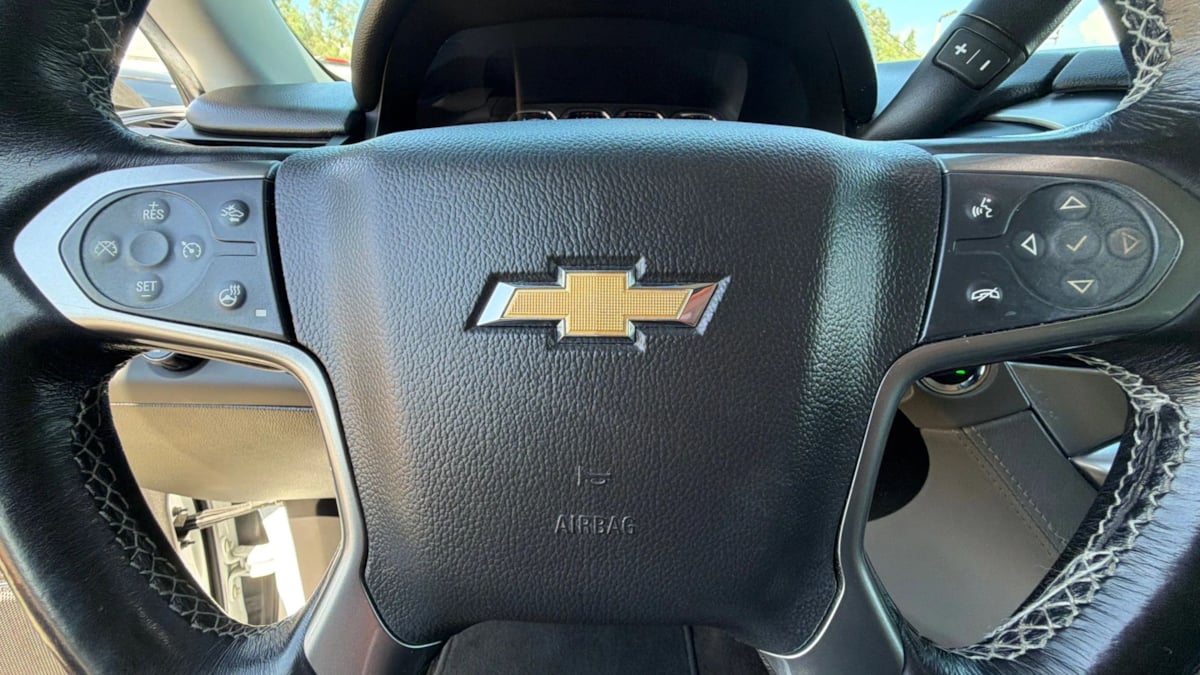 Chevrolet Suburban photo 19