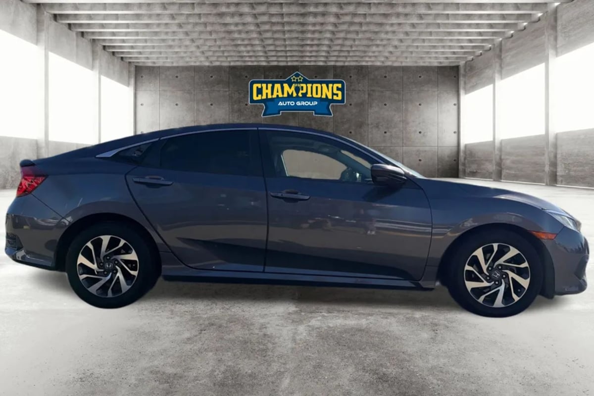 Honda Civic photo 2