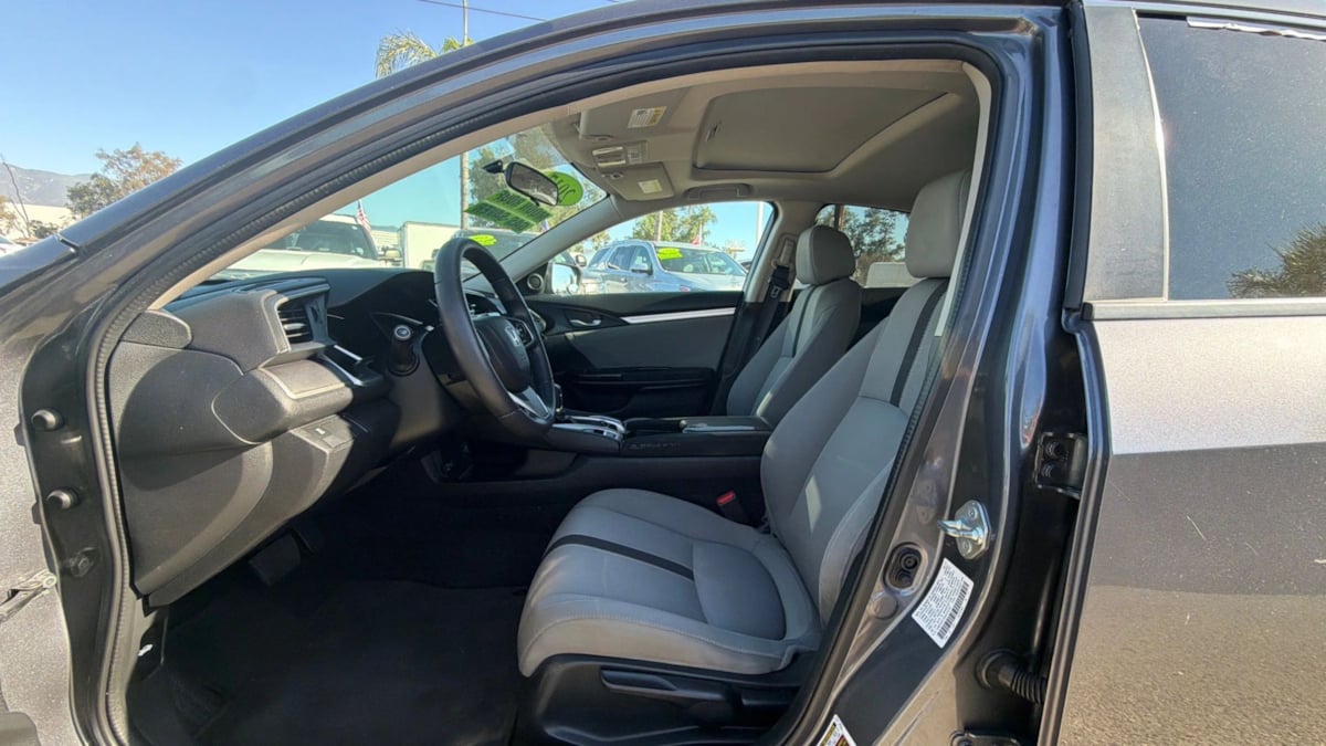 Honda Civic photo 10