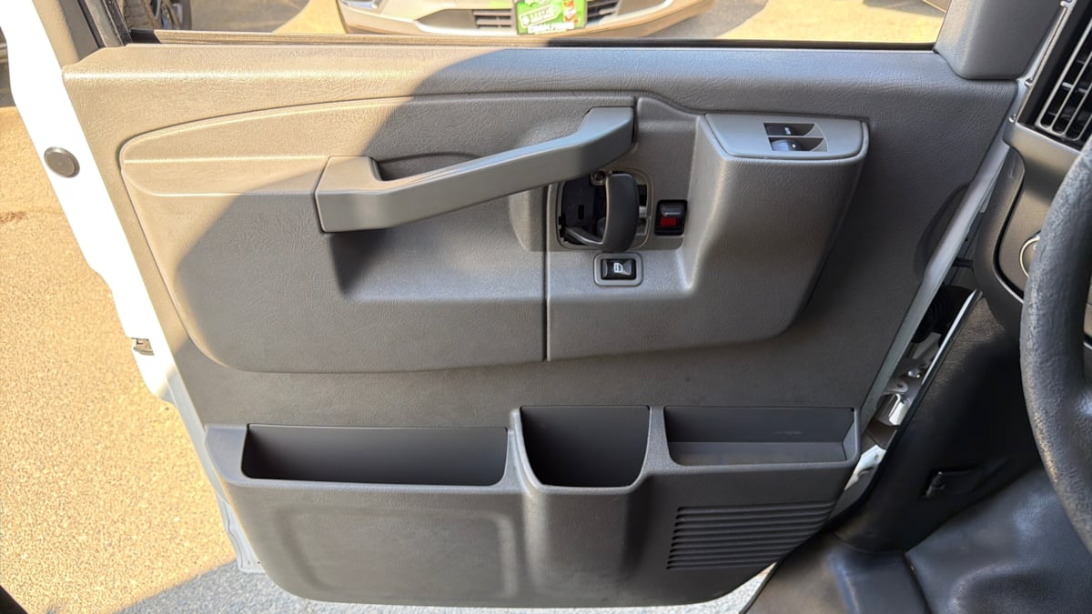 Chevrolet Express photo 19