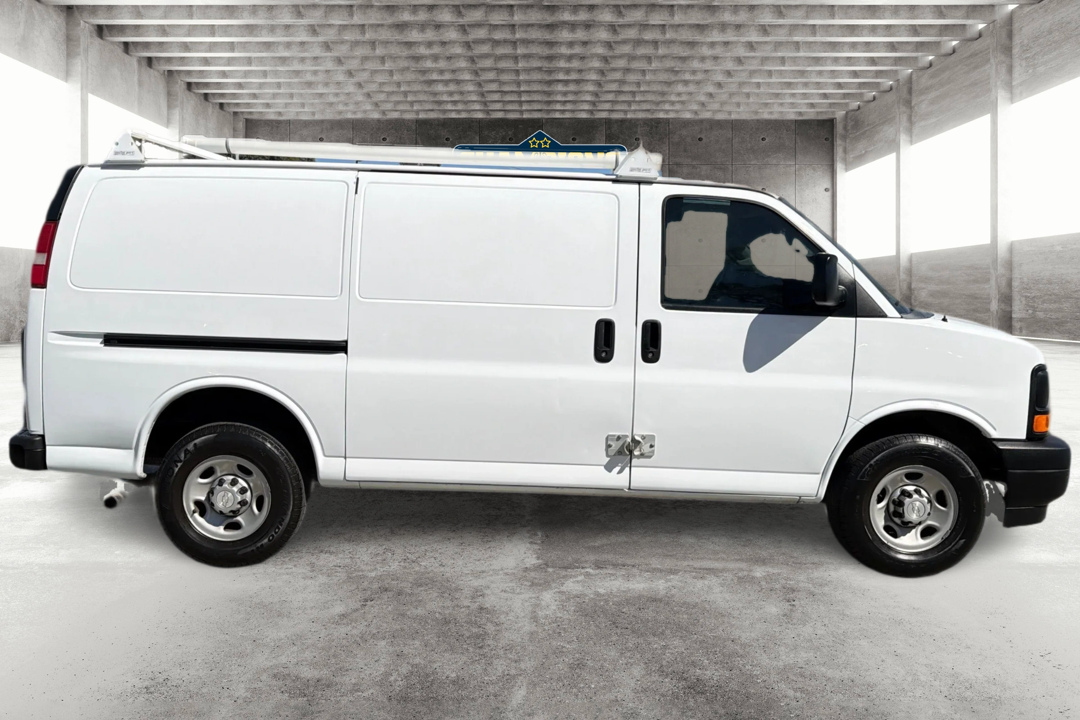 Chevrolet Express photo 2