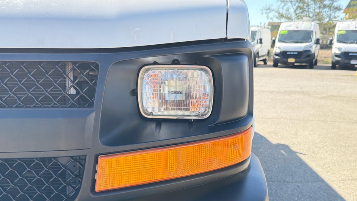 Chevrolet Express photo 23