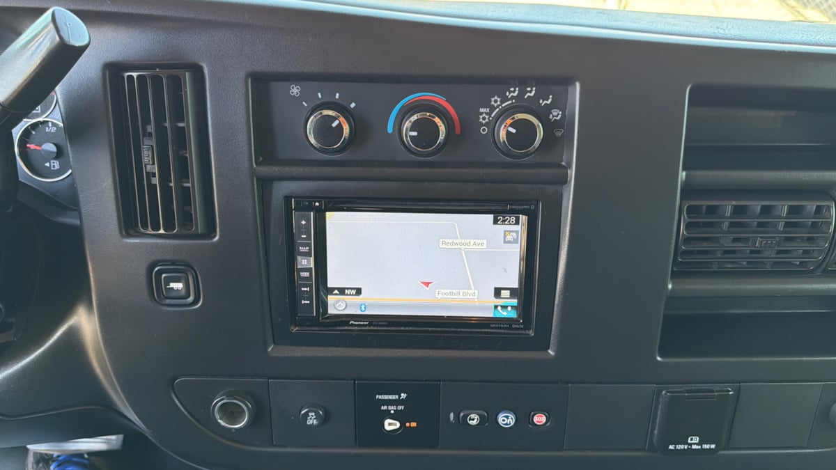 Chevrolet Express photo 14