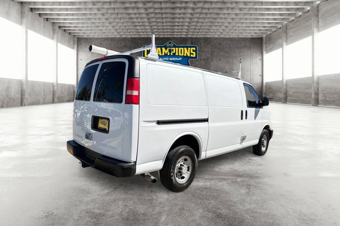 Chevrolet Express photo 3