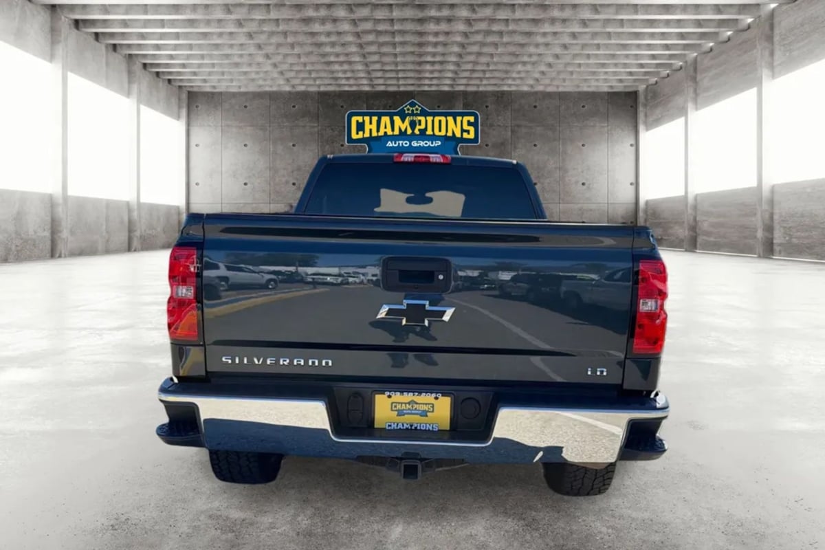Chevrolet Silverado photo 4