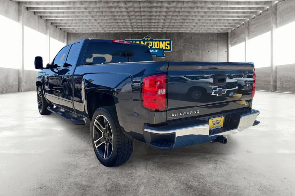 Chevrolet Silverado photo 5