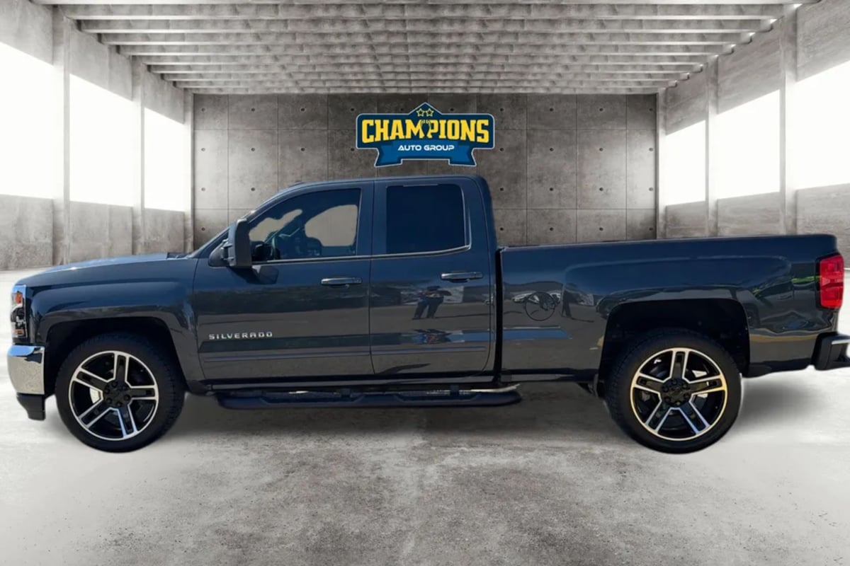 Chevrolet Silverado photo 6