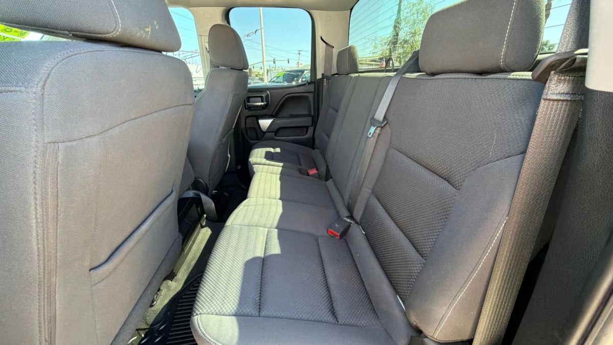 Chevrolet Silverado photo 11