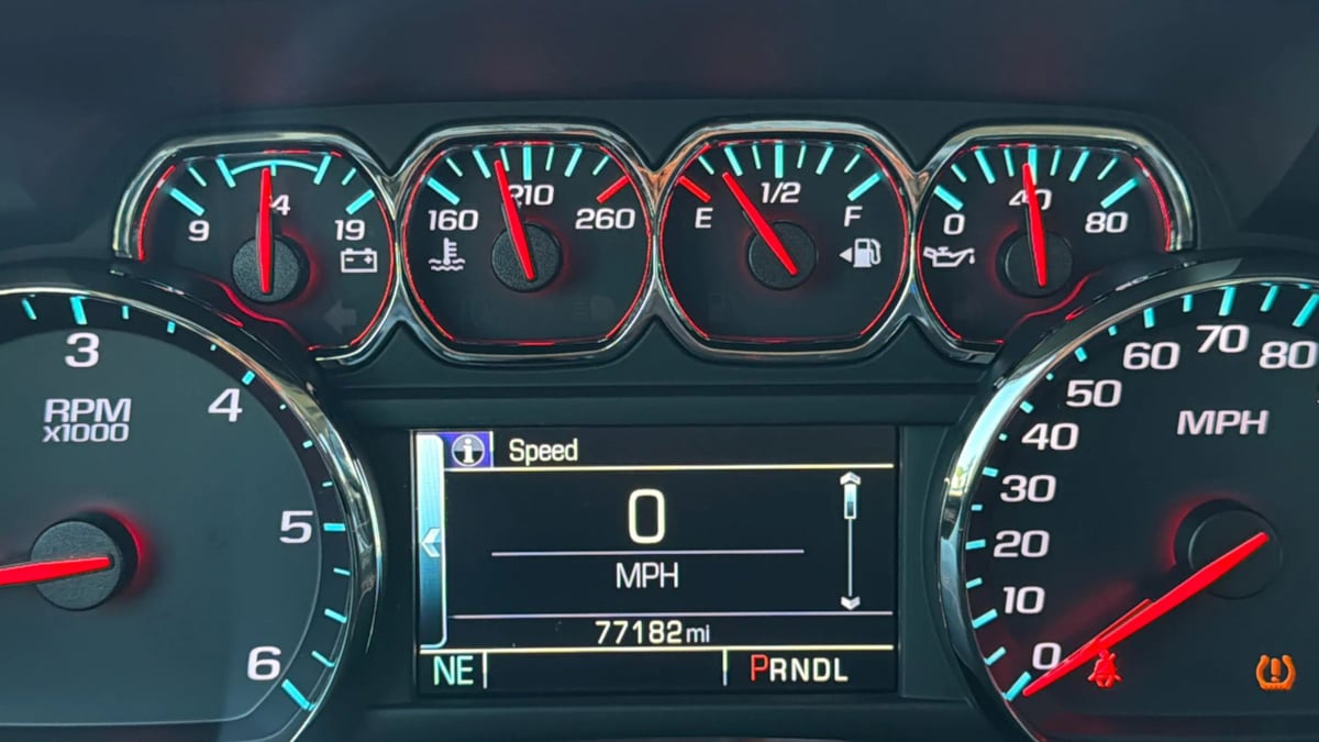 Chevrolet Silverado photo 17