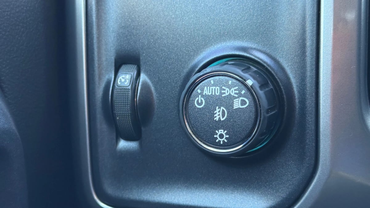 Chevrolet Silverado photo 19