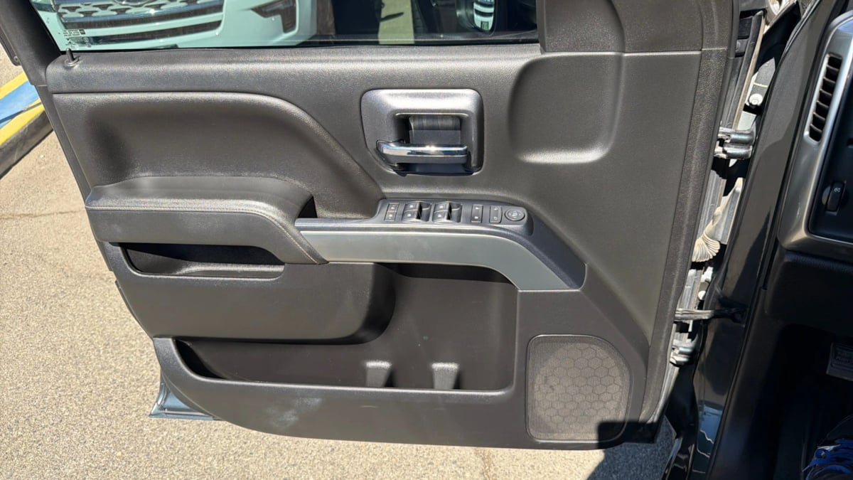 Chevrolet Silverado photo 21