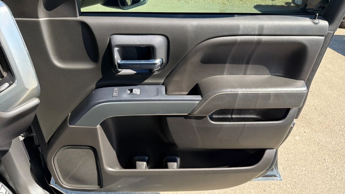 Chevrolet Silverado photo 22