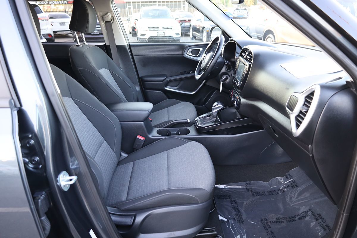 2020 Kia Soul GT-Line photo 14