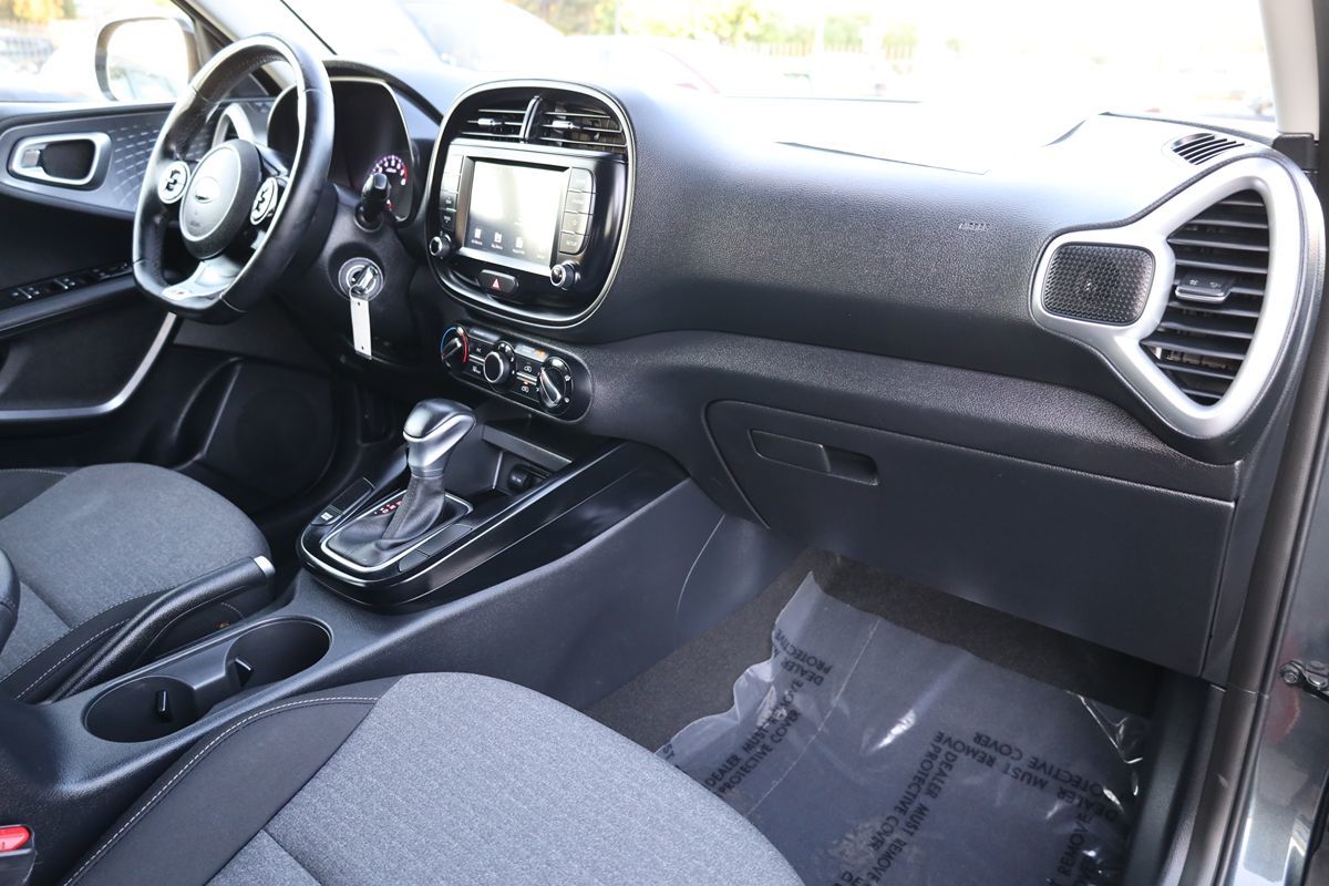 2020 Kia Soul GT-Line photo 15