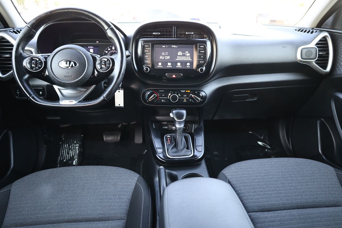 2020 Kia Soul GT-Line photo 17