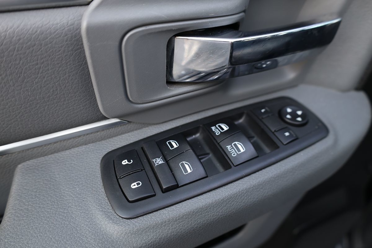 2019 Ram 1500 Classic SLT photo 10