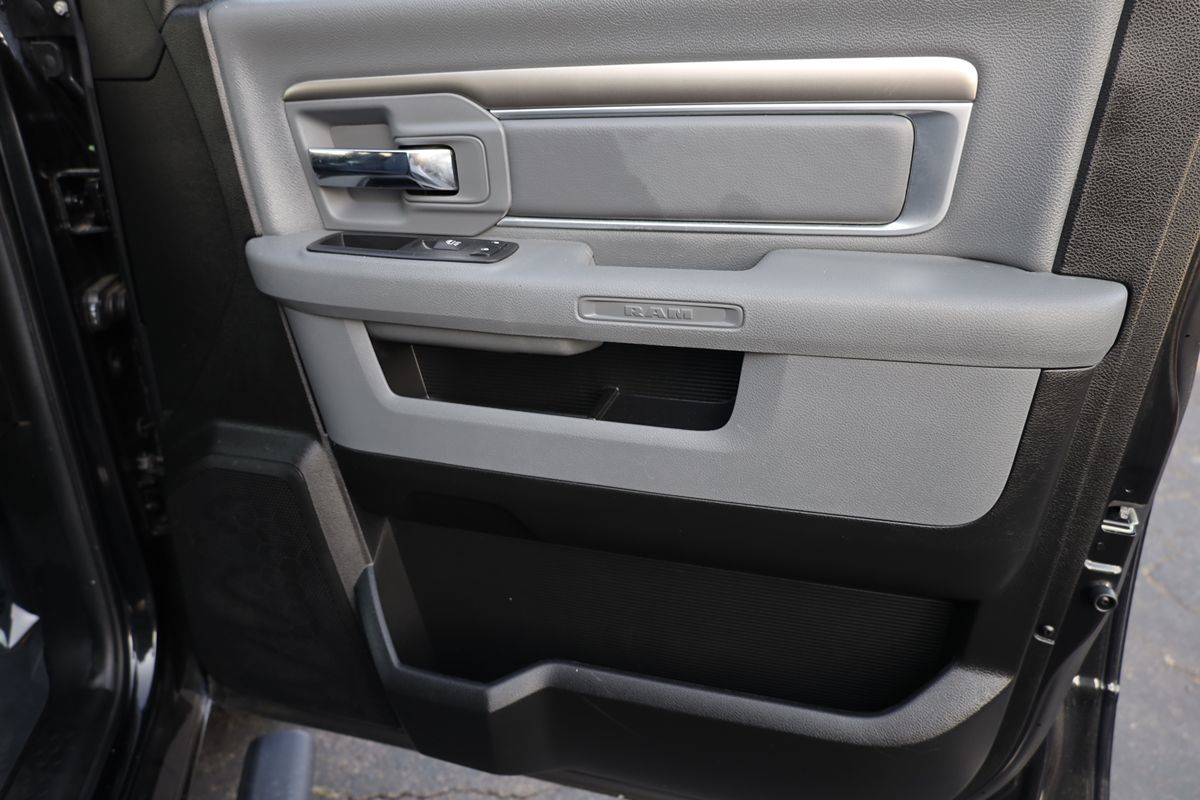 2019 Ram 1500 Classic SLT photo 15
