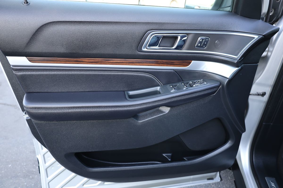 2018 Ford Explorer Limited photo 9