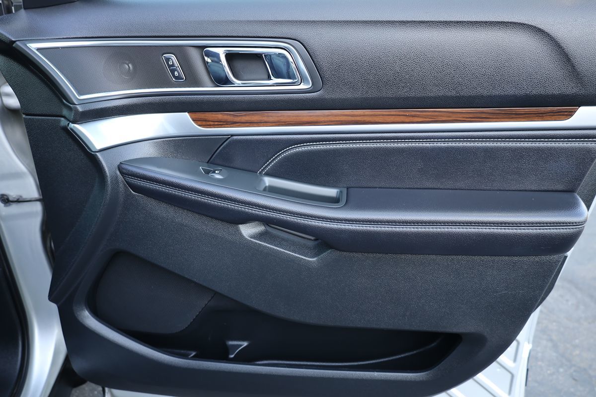 2018 Ford Explorer Limited photo 18