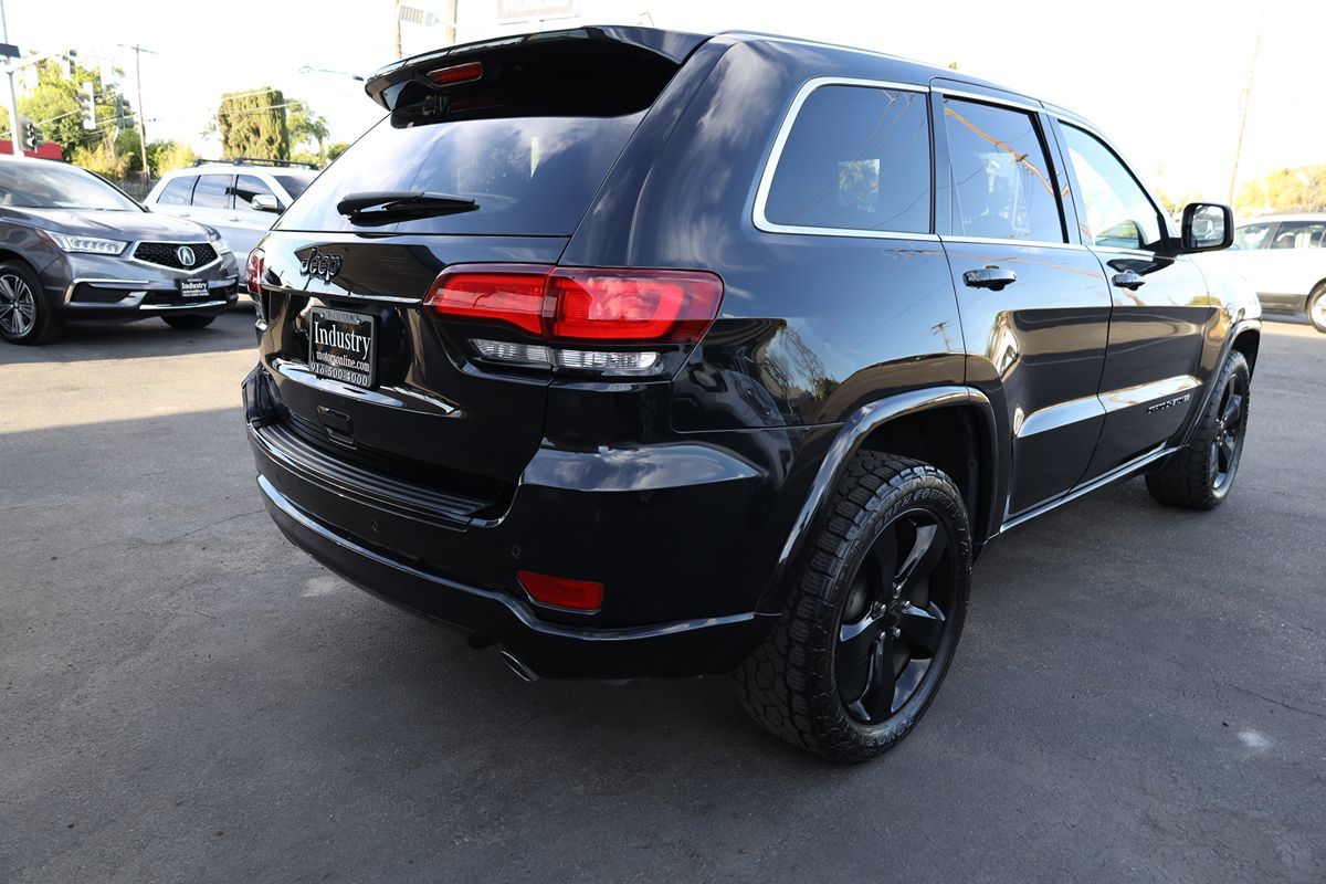 2015 Jeep Grand Cherokee Altitude photo 4