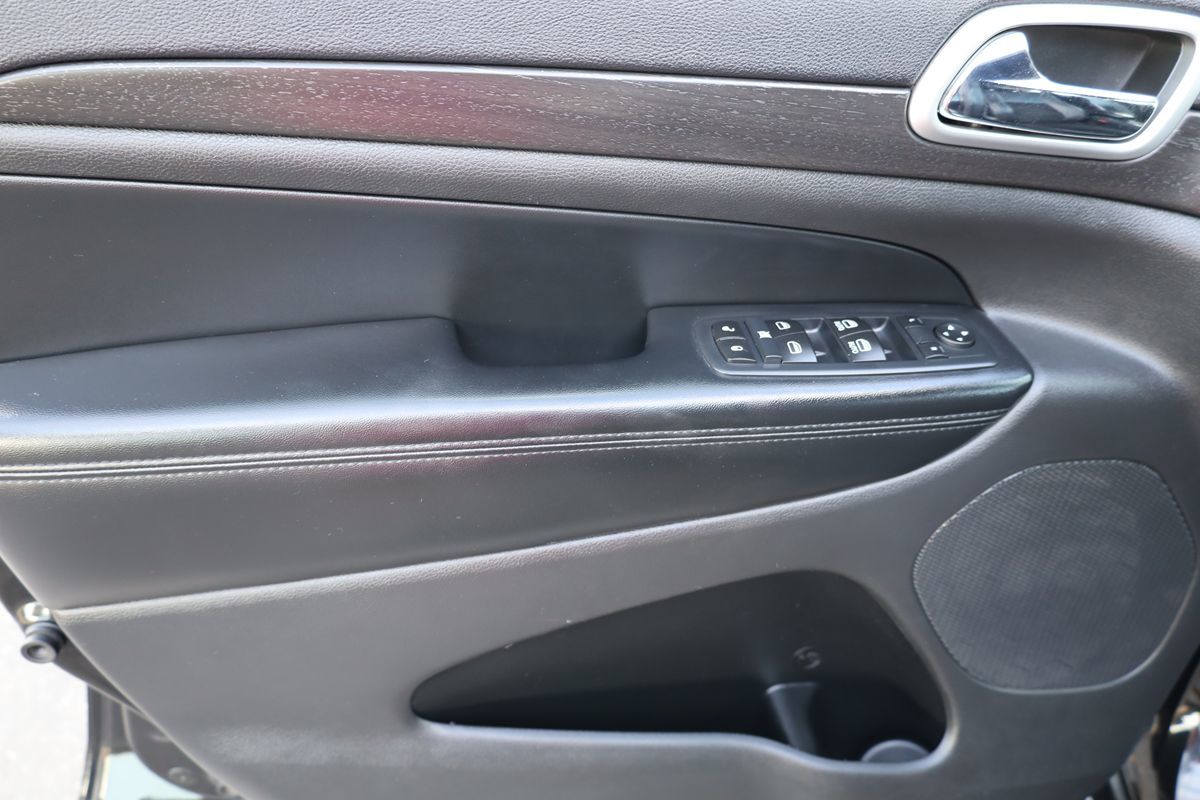 2015 Jeep Grand Cherokee Altitude photo 9