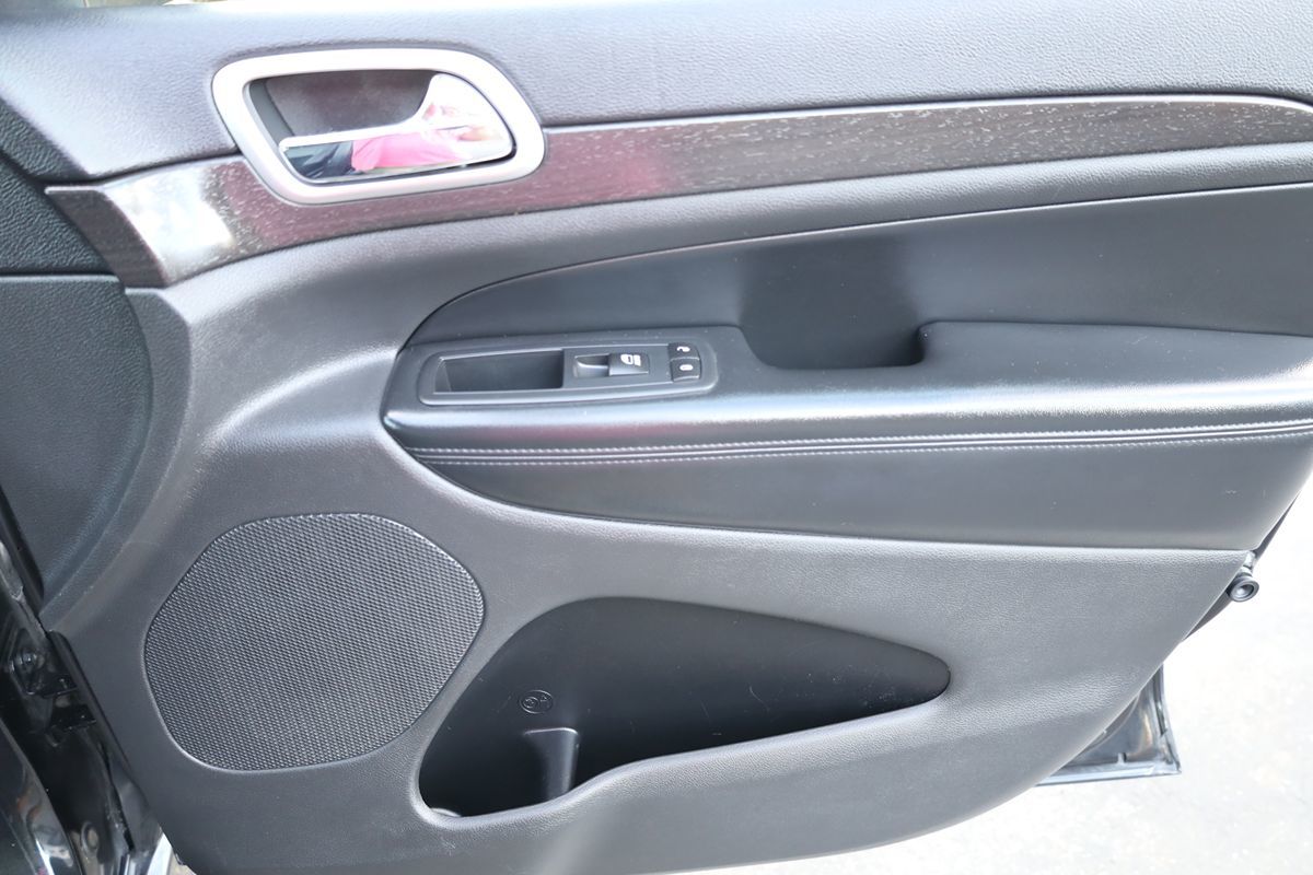 2015 Jeep Grand Cherokee Altitude photo 16