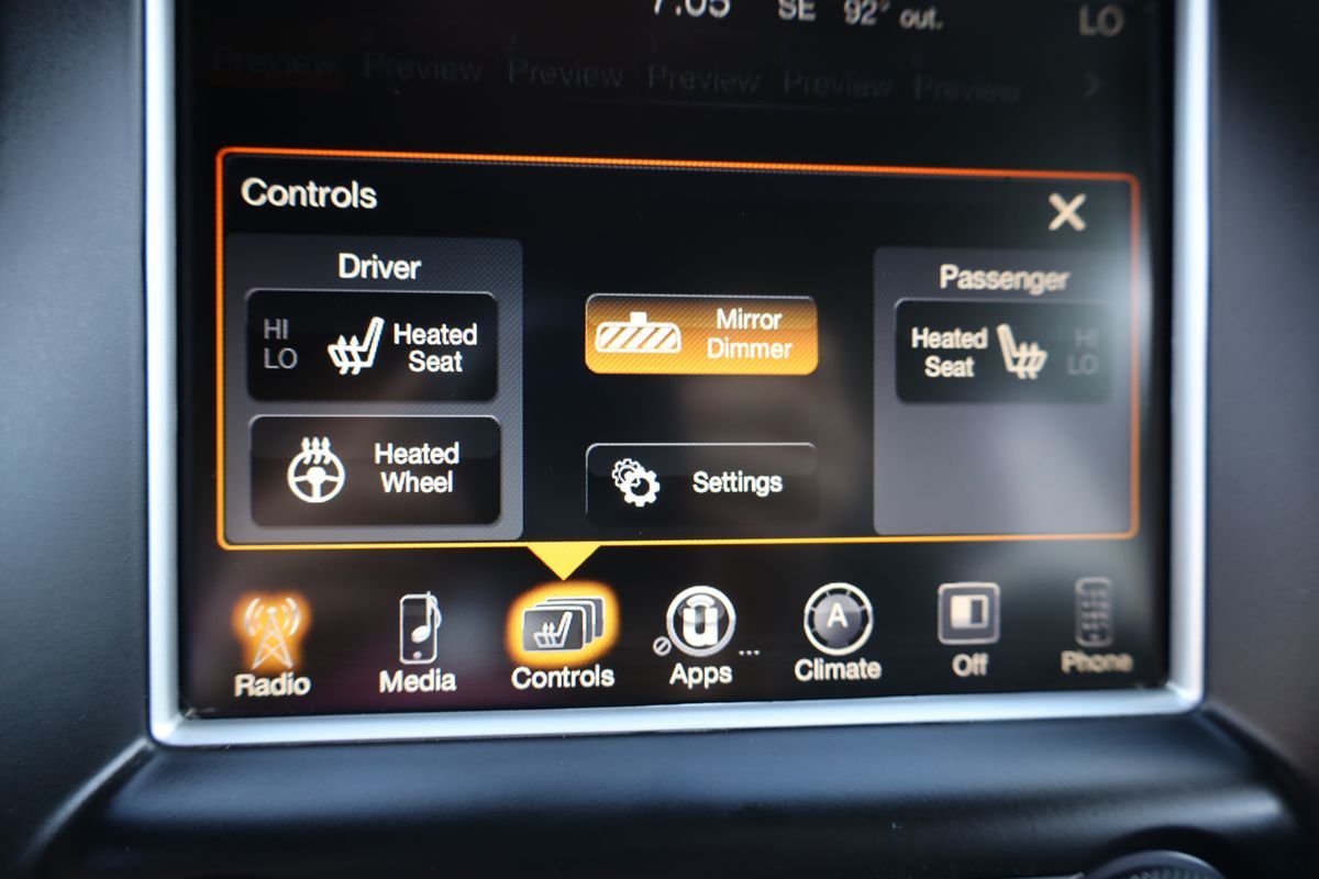2015 Jeep Grand Cherokee Altitude photo 27