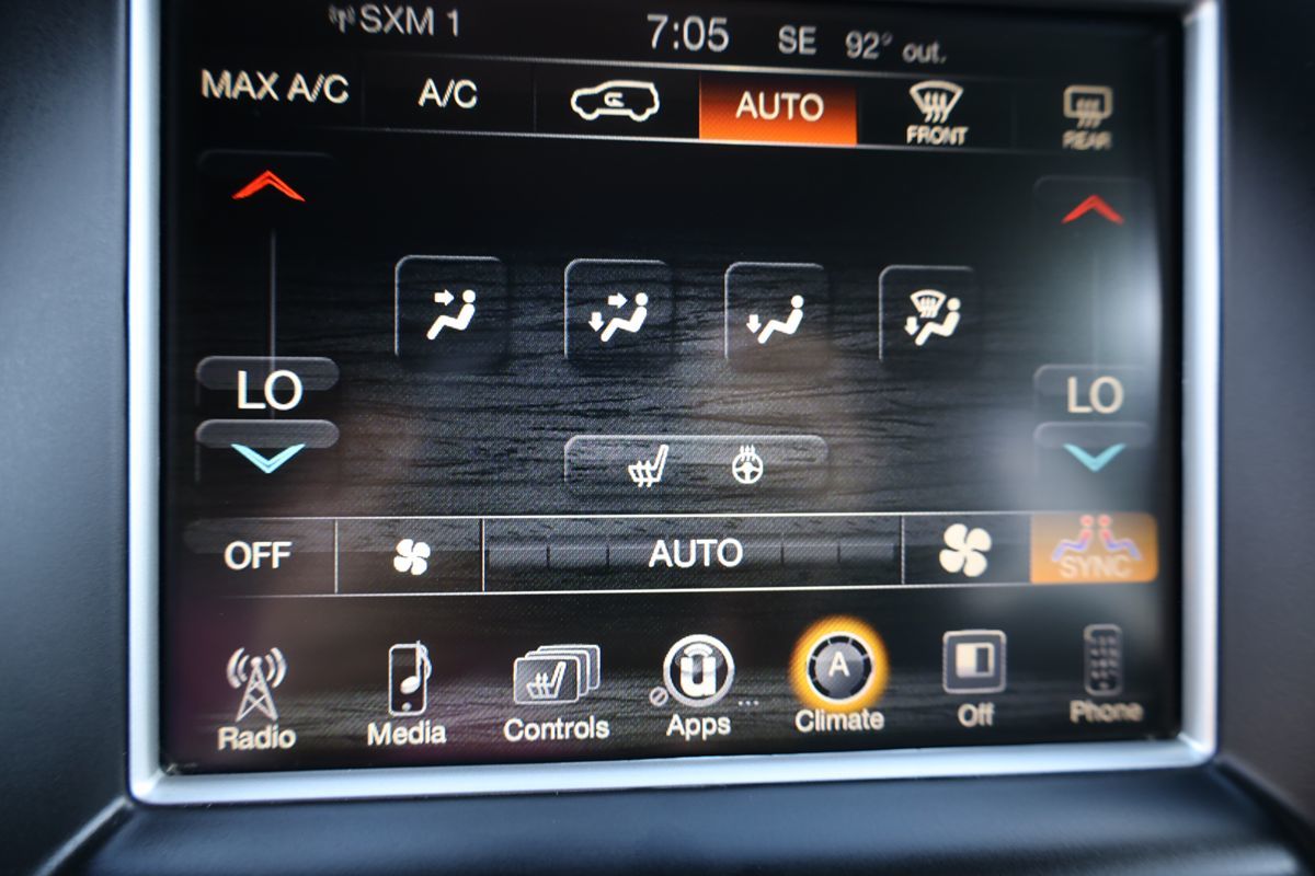 2015 Jeep Grand Cherokee Altitude photo 29