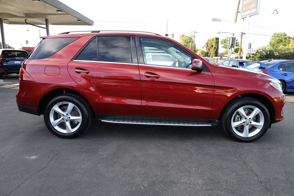 2016 Mercedes Benz GLE 300d 4MATIC photo 9
