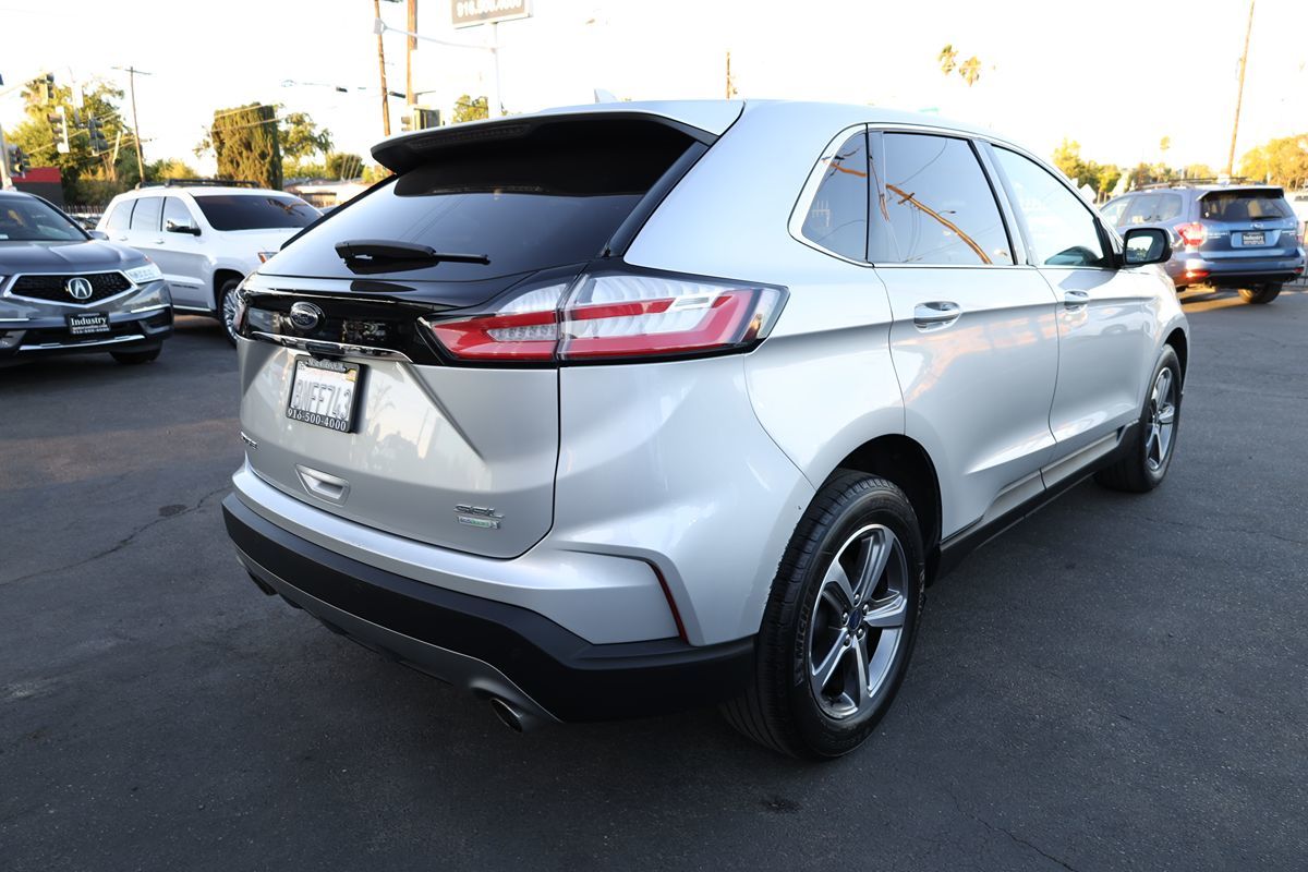2019 Ford Edge SEL photo 4