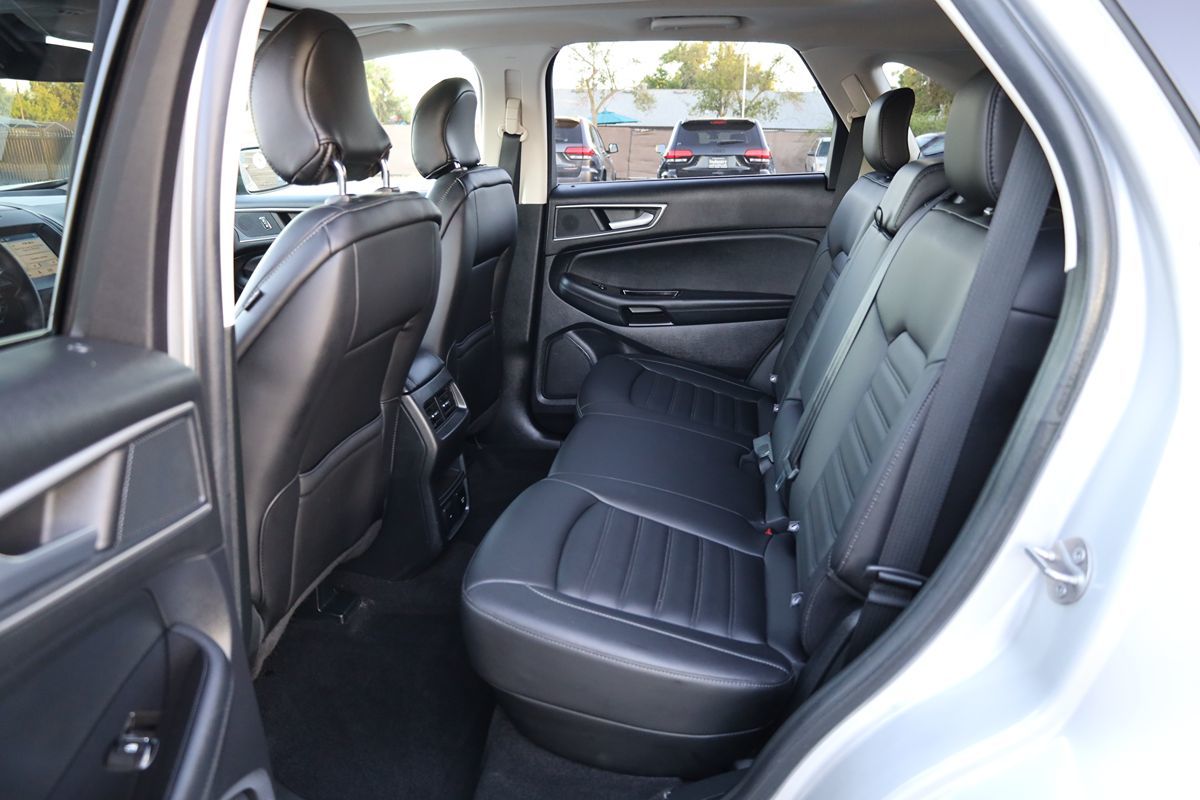 2019 Ford Edge SEL photo 12