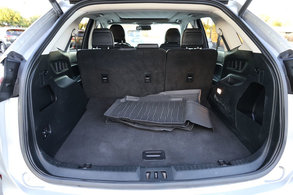 2019 Ford Edge SEL photo 13