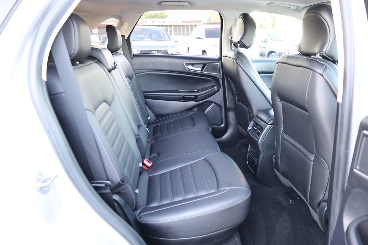 2019 Ford Edge SEL photo 15