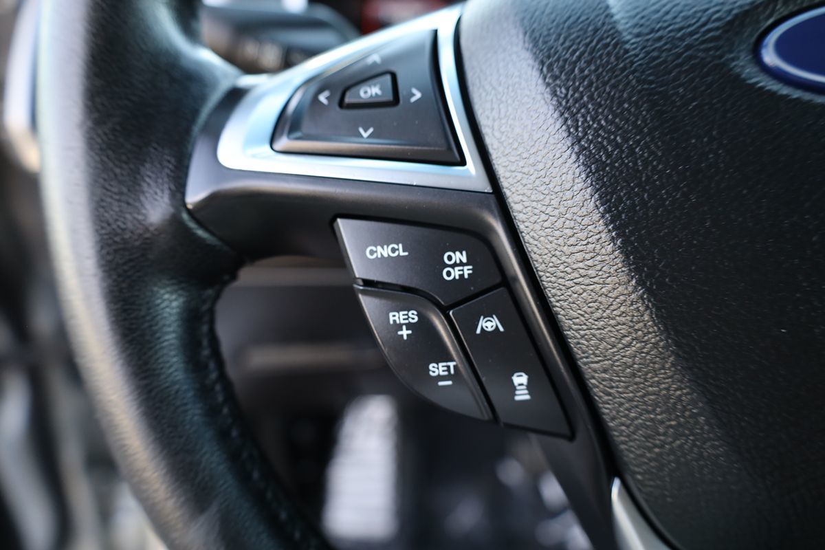 2019 Ford Edge SEL photo 23