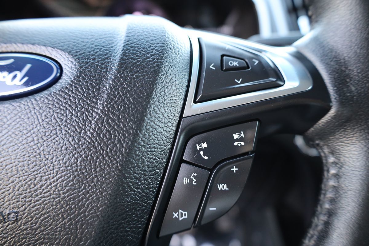 2019 Ford Edge SEL photo 24