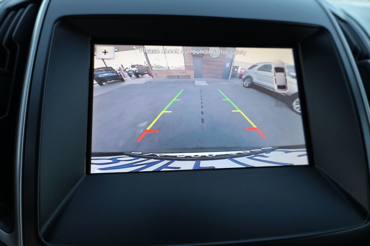 2019 Ford Edge SEL photo 28