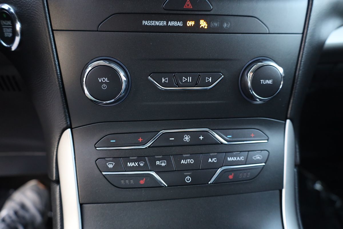 2019 Ford Edge SEL photo 29