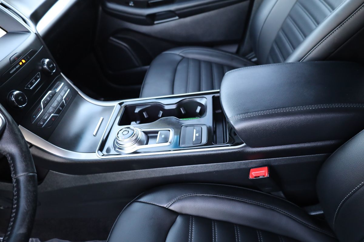 2019 Ford Edge SEL photo 33