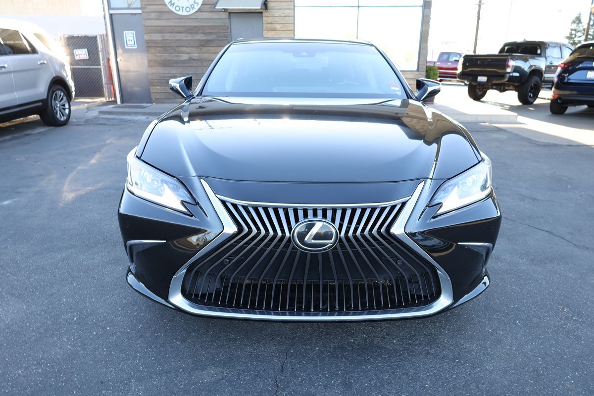 2019 Lexus ES 350 Luxury photo 3