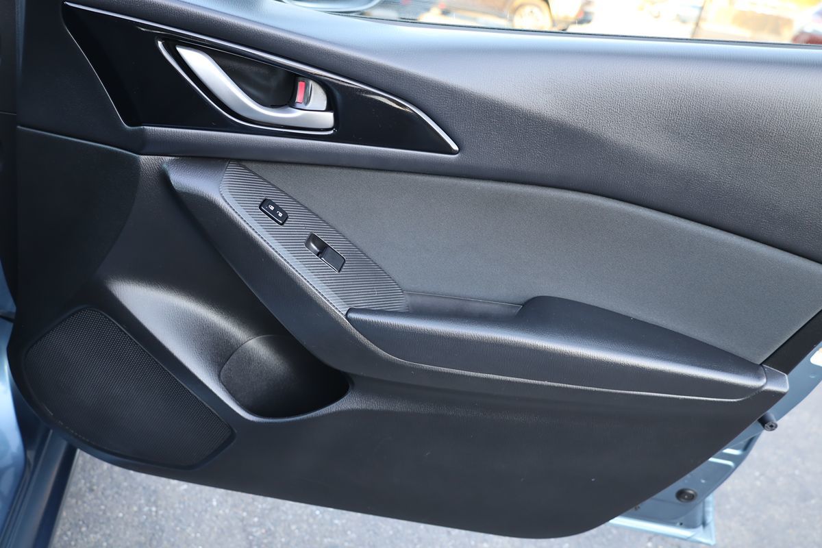 2014 Mazda Mazda3 Touring photo 8