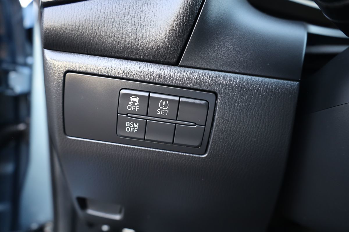 2014 Mazda Mazda3 Touring photo 13