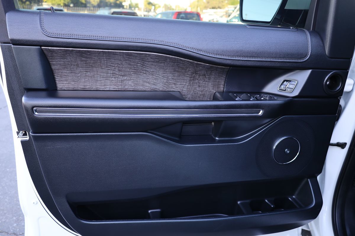 2020 Ford Expedition MAX Limited photo 9