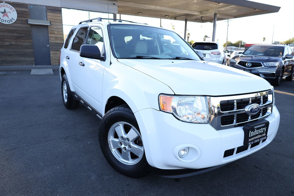 2010 Ford Escape XLT photo 2